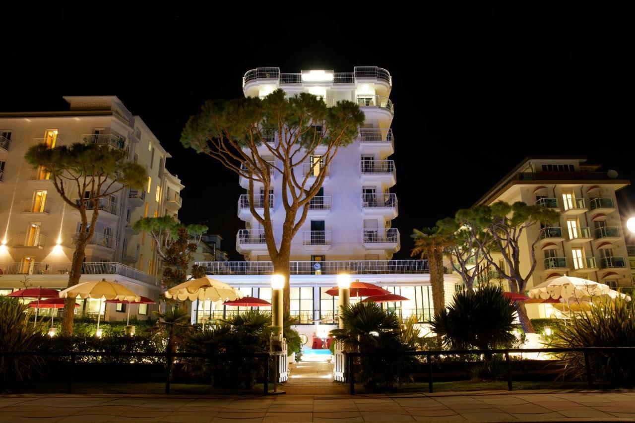 Termini Beach Hotel & Suites Lido di Jesolo Bagian luar foto