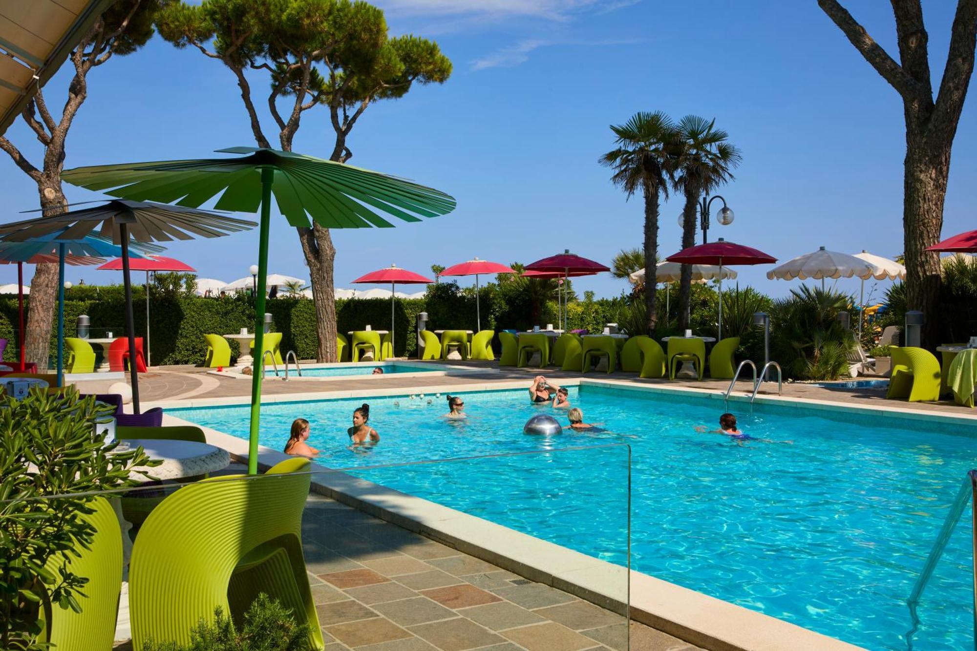 Termini Beach Hotel & Suites Lido di Jesolo Bagian luar foto