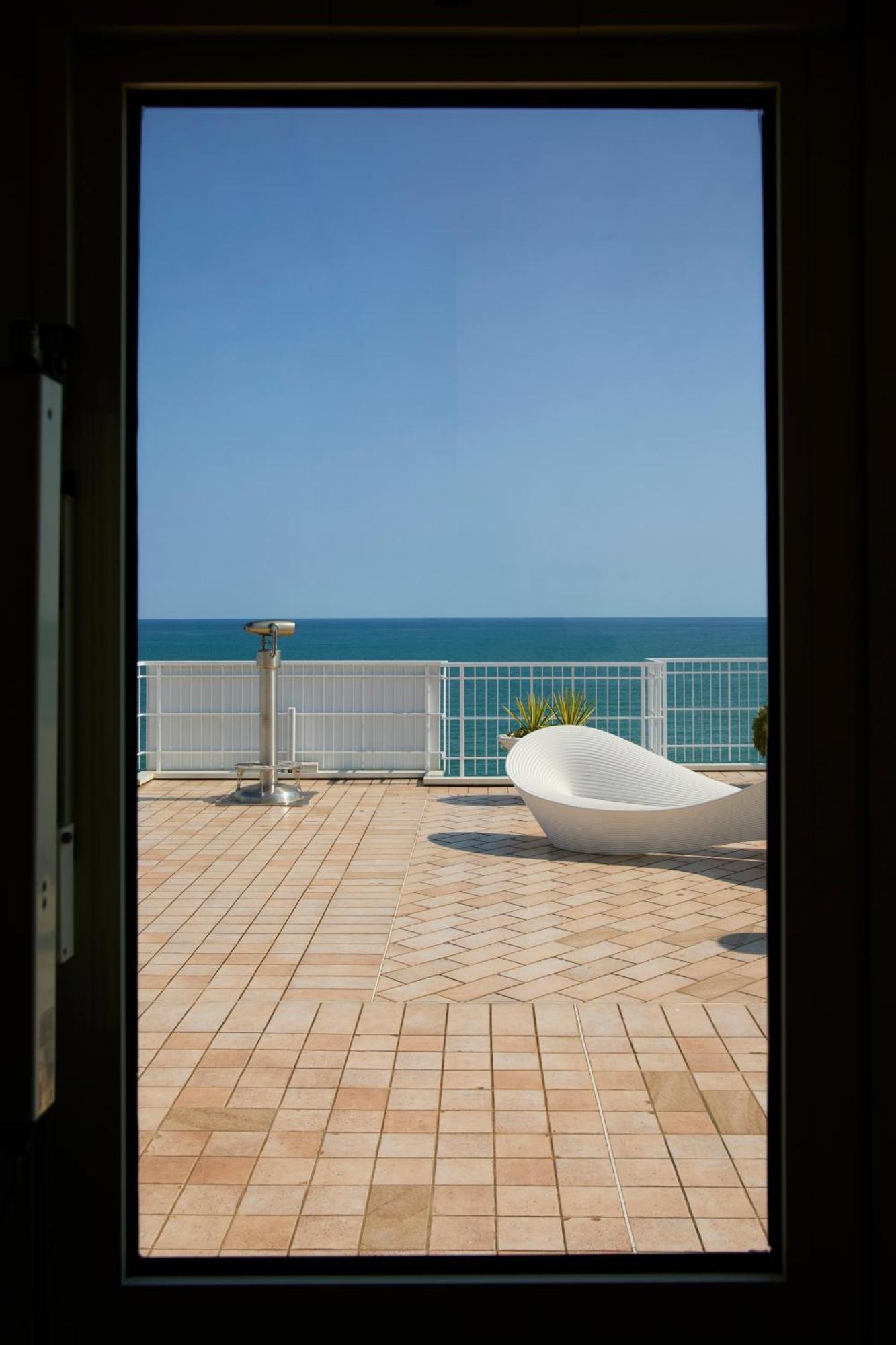 Termini Beach Hotel & Suites Lido di Jesolo Bagian luar foto